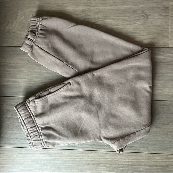 Aritzia TNA CozyAF boyfriend sweatpants - Picture 2 of 3
